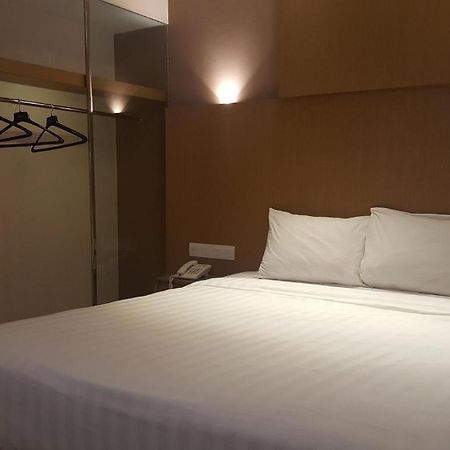 Kharisma Hotel マディウン エクステリア 写真
