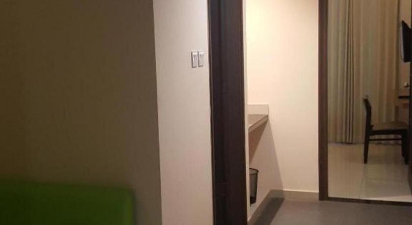Kharisma Hotel マディウン エクステリア 写真