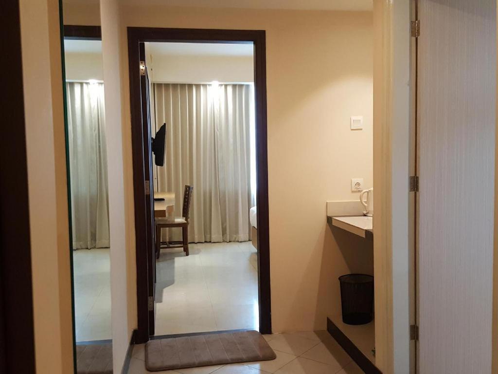 Kharisma Hotel マディウン エクステリア 写真