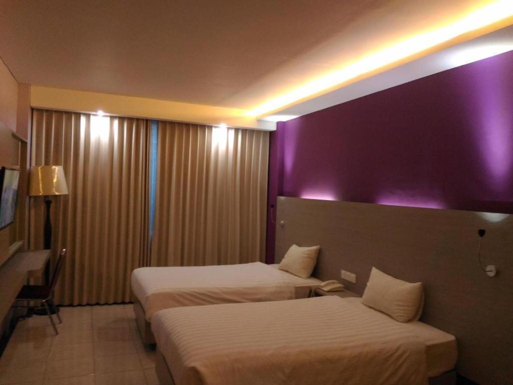 Kharisma Hotel マディウン エクステリア 写真