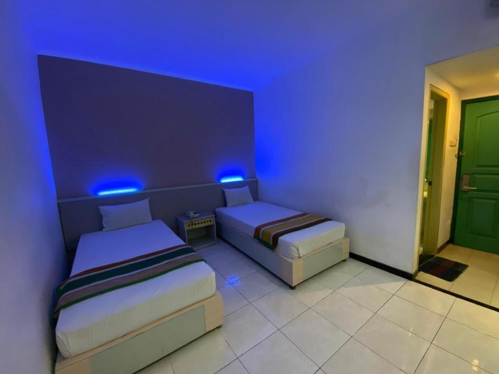 Kharisma Hotel マディウン エクステリア 写真
