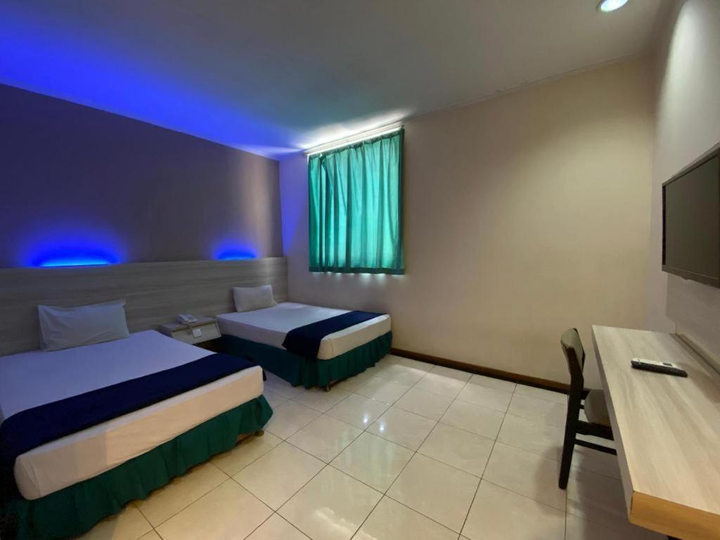 Kharisma Hotel マディウン エクステリア 写真