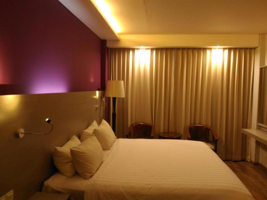 Kharisma Hotel マディウン エクステリア 写真