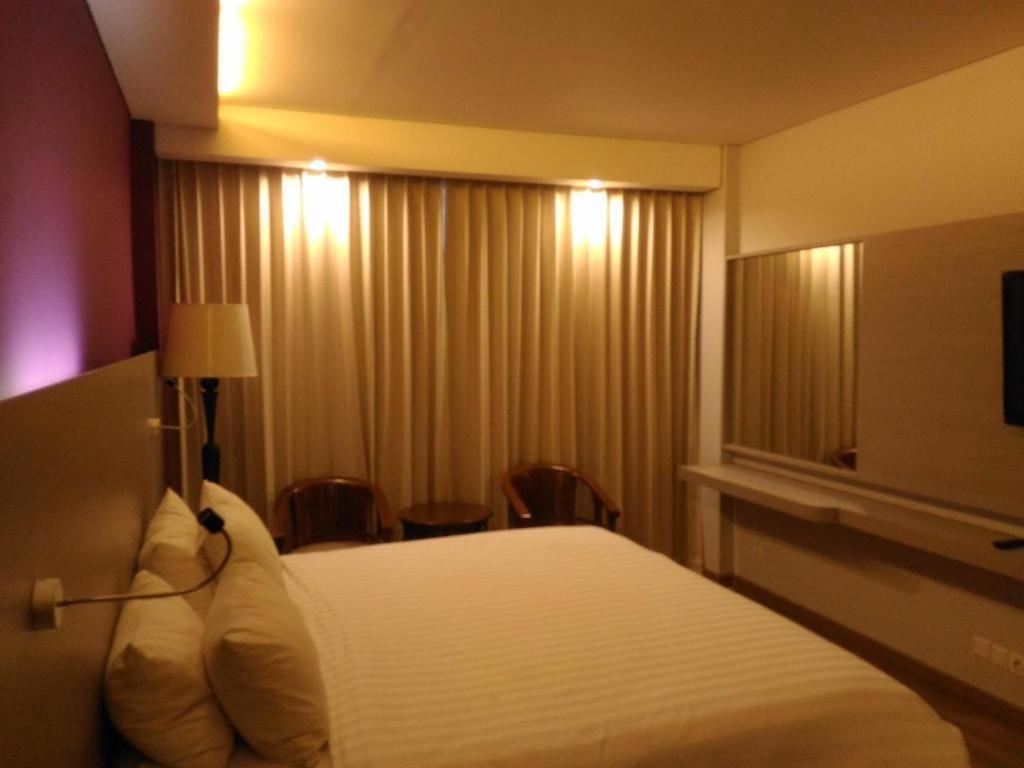 Kharisma Hotel マディウン エクステリア 写真