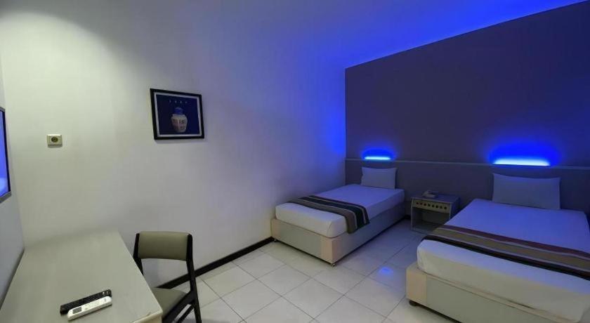 Kharisma Hotel マディウン エクステリア 写真