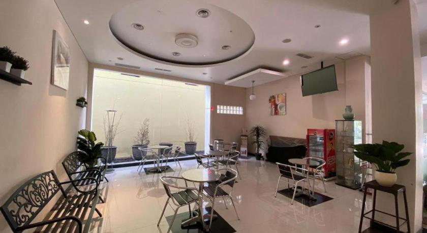 Kharisma Hotel マディウン エクステリア 写真