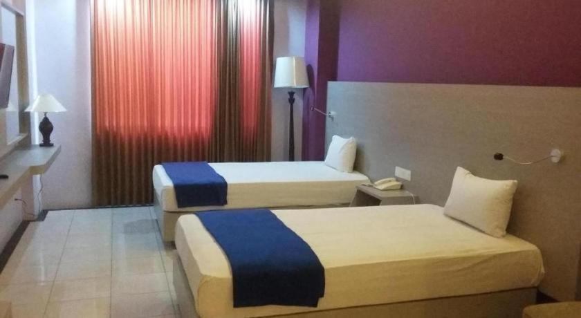 Kharisma Hotel マディウン エクステリア 写真