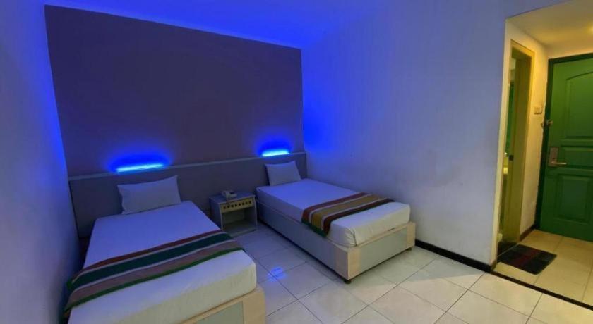 Kharisma Hotel マディウン エクステリア 写真