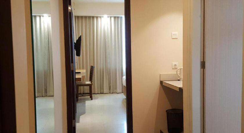 Kharisma Hotel マディウン エクステリア 写真